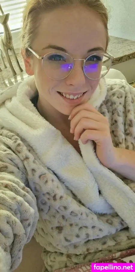 Mia Ganz Privat OnlyFans Thumbnail #B03JhARVKF