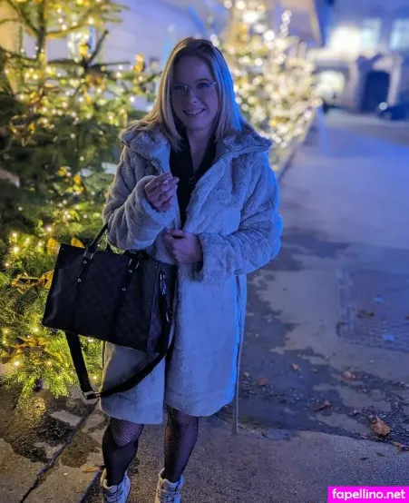 Mia Ganz Privat OnlyFans Thumbnail #TmOyNCIxJc
