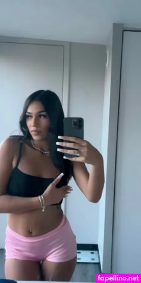 Mia Kahn Main Profile Photo