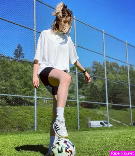 Mia Plays OnlyFans Thumbnail #5cYy3255c3