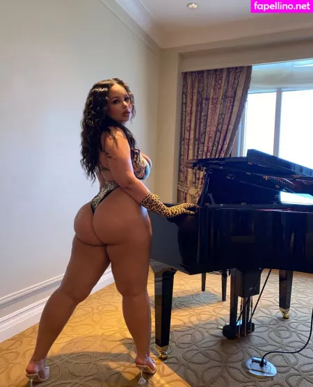 Mia Posh OnlyFans Thumbnail #lv0u3mWRC9