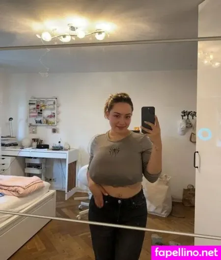 Mia Sophie OnlyFans Thumbnail #7R4VHAMLix