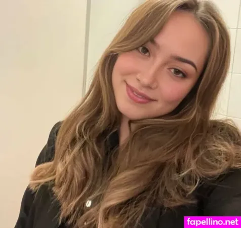 Mia Sophie OnlyFans Thumbnail #CMXWFnqCwz