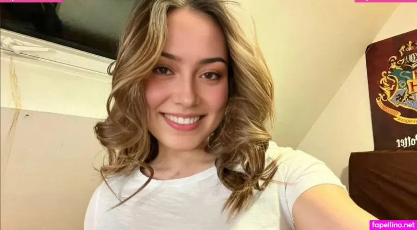 Mia Sophie OnlyFans Thumbnail #LVZc3230lU