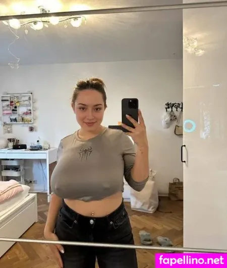 Mia Sophie OnlyFans Thumbnail #PgP2FZfyMD