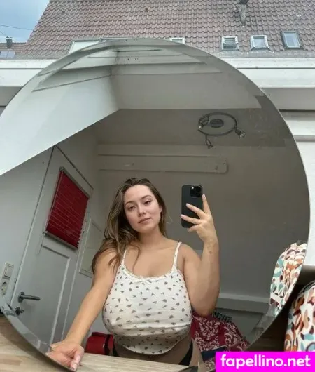 Mia Sophie OnlyFans Thumbnail #keN7fR0s7g