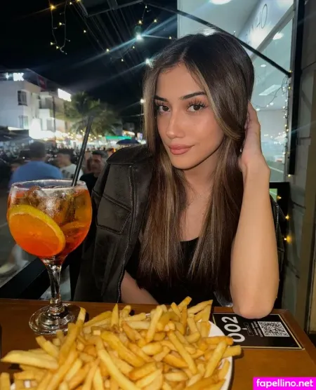 Mia Valencia Main Profile Photo