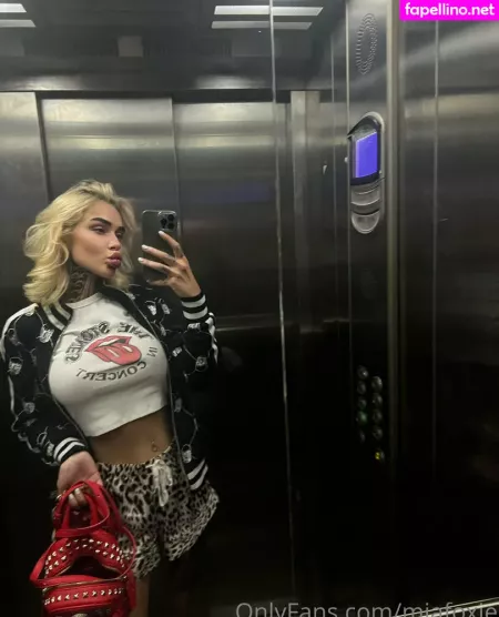 Miafoxie OnlyFans Thumbnail #5bU6s6BAQU