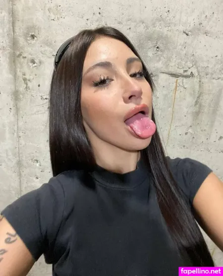 Miakeller OnlyFans Thumbnail #J2Q5C7s3PY