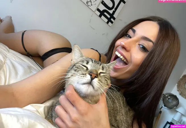 Miamaeeee Main Profile Photo