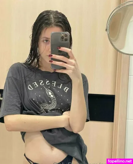 Miareeed OnlyFans Thumbnail #OvqyYiRbb7