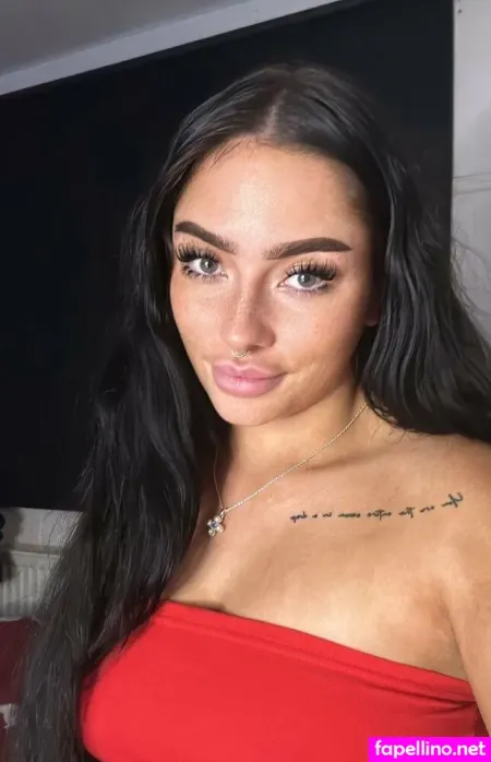 Miaxbrown Main Profile Photo