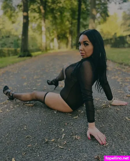 Miaxxx92 OnlyFans Thumbnail #mSFvC9E3tc