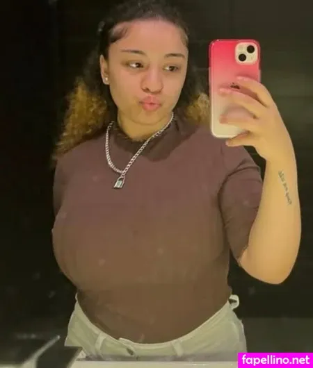 Michelle Jones OnlyFans Thumbnail #8Xnnw2l5vI