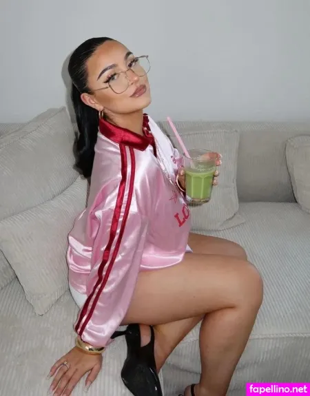 Michelle Knaub OnlyFans Thumbnail #EcuE2jhV1w
