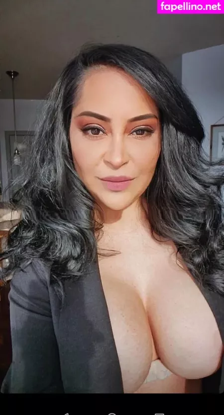 Michelle Miele OnlyFans Thumbnail #8QbZ6EKudO