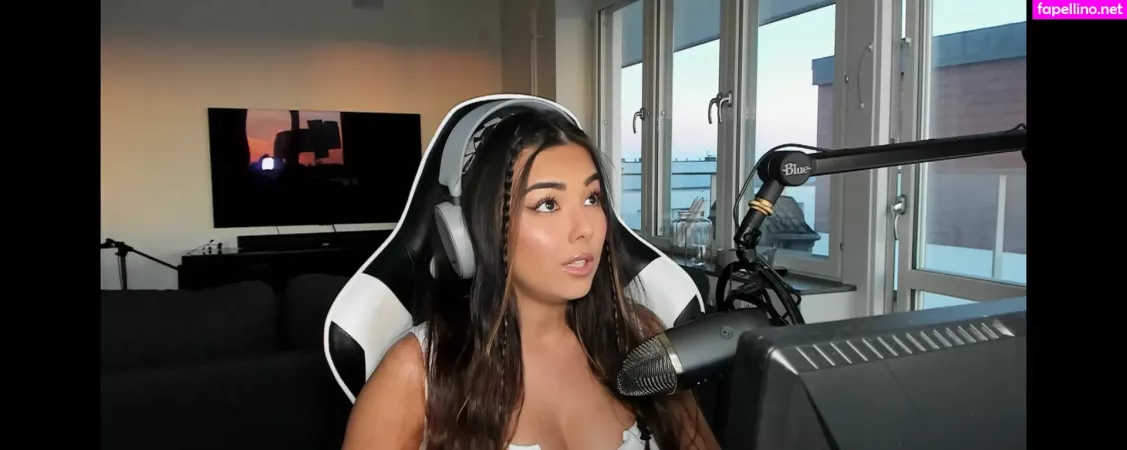 Micheller OnlyFans Thumbnail #Uf1rVI2bEJ