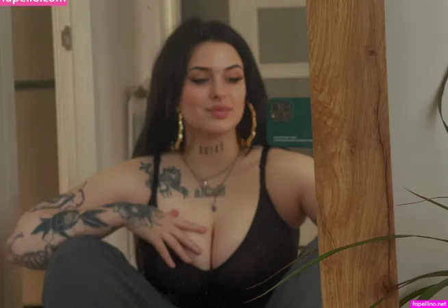 Miciikomal4ndr0 OnlyFans Thumbnail #yJHKcuLqzj