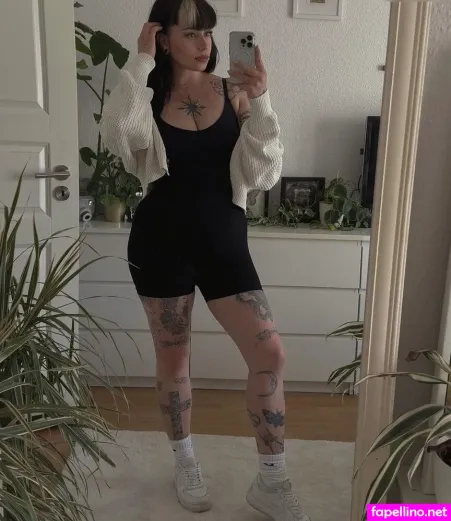 Miezekatz Caro OnlyFans Thumbnail #omuPf7D0G6