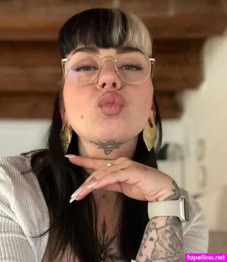 Miezekatz Caro OnlyFans Thumbnail #xwvOPyV7zC