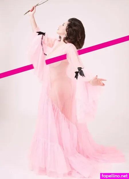 Mika Romantic Main Profile Photo