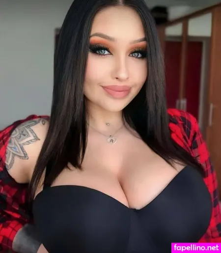 Mikaelavela OnlyFans Thumbnail #8LWnYo547W