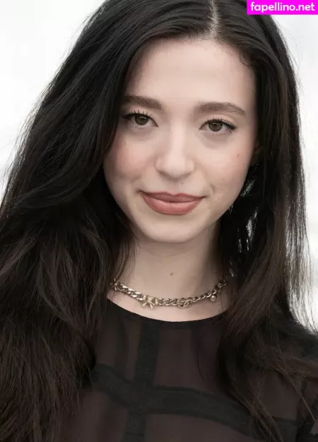 Mikey Madison OnlyFans Thumbnail #ofvrpAb5Qw