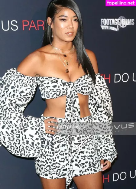 Mila J OnlyFans Thumbnail #DYRIwcdAsN