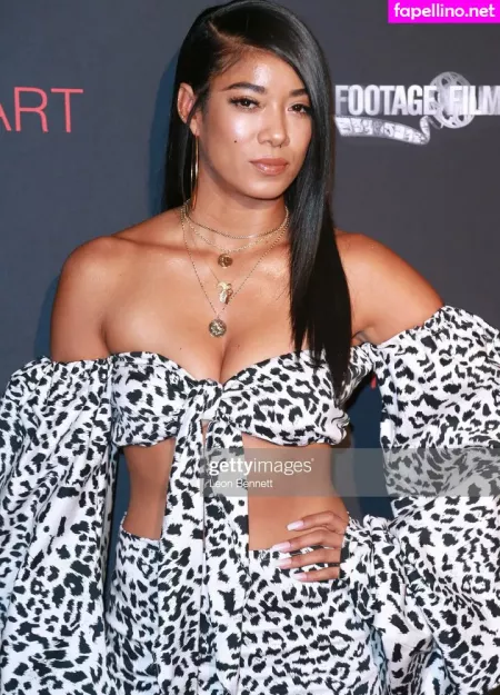 Mila J OnlyFans Thumbnail #QobT9sldHe