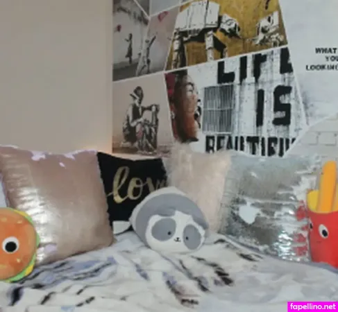 Mila Poonis OnlyFans Thumbnail #OQc3RnoEdK