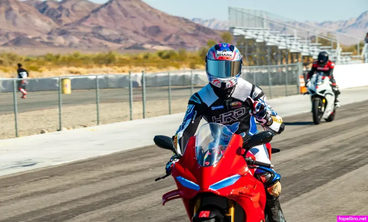 Milangeis OnlyFans Thumbnail #UNUjvVMpSR