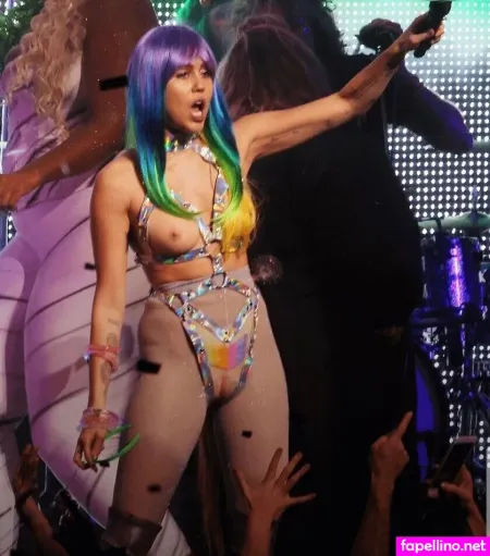 Miley Cyrus Fakes OnlyFans Thumbnail #h5yTX4dAX6