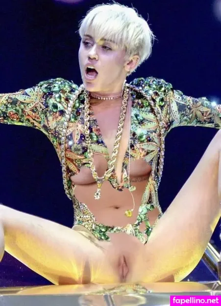 Miley Cyrus Fakes OnlyFans Thumbnail #m25OiUs2CM