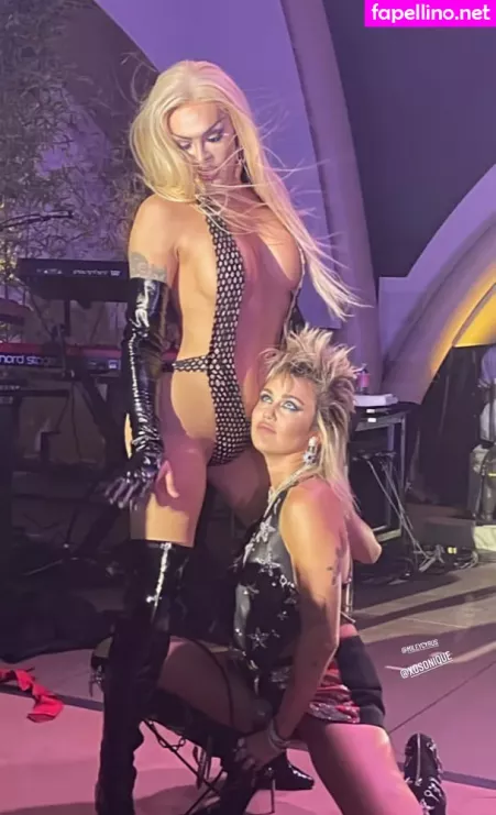 Miley Cyrus OnlyFans Thumbnail #8INaKa2x6v