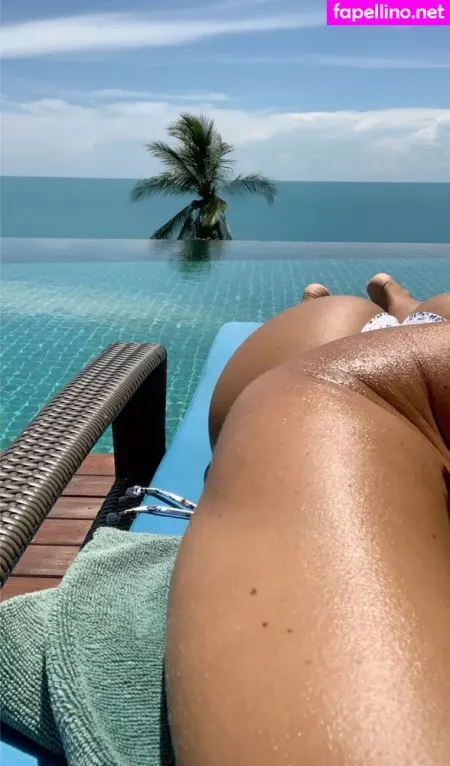 Milla Jasmine OnlyFans Thumbnail #UHHVsKW4bo