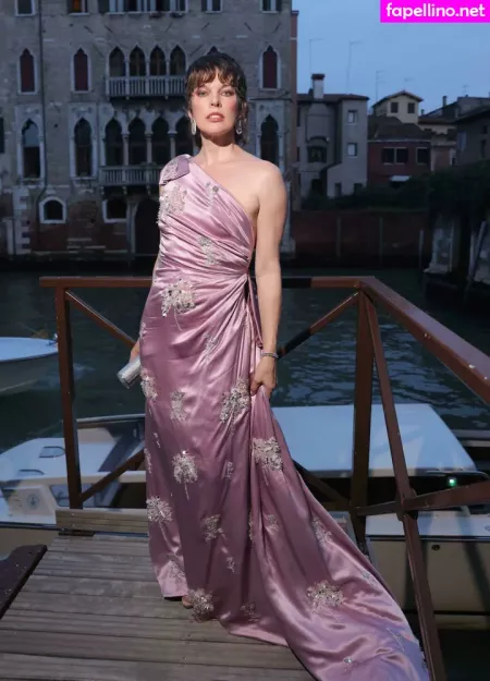 Milla Jovovich OnlyFans Thumbnail #t5yHhrwI8j