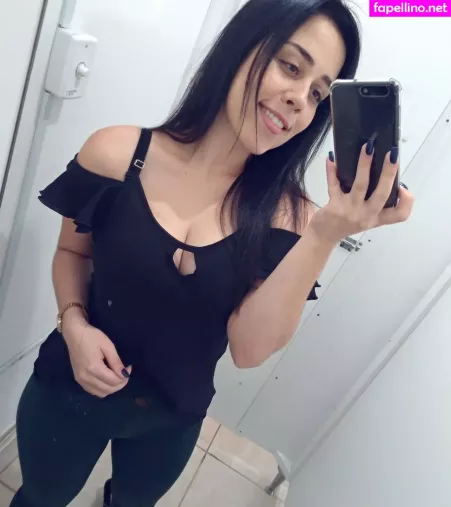 Millenecarolina OnlyFans Thumbnail #C2UjUTxmoo