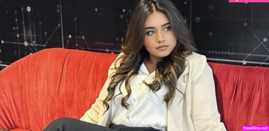 Minahil Malik OnlyFans Thumbnail #AlpWpLNLo5