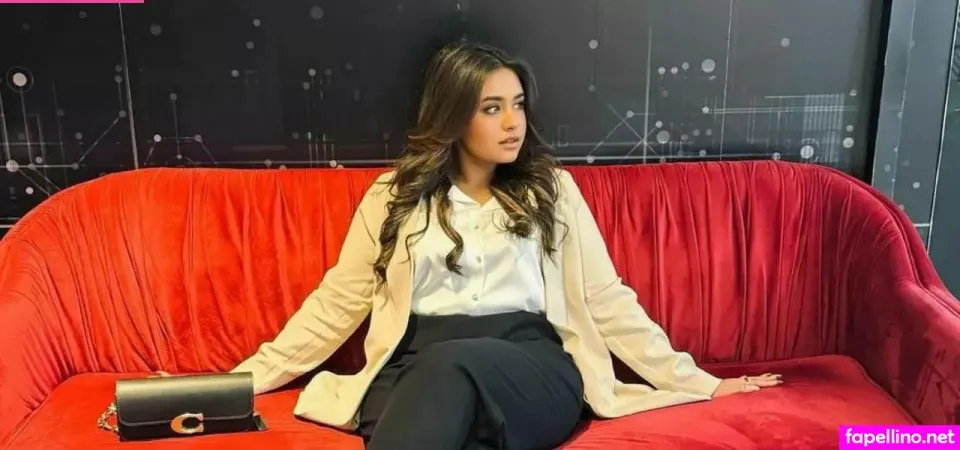 Minahil Malik OnlyFans Thumbnail #tgowyR2End