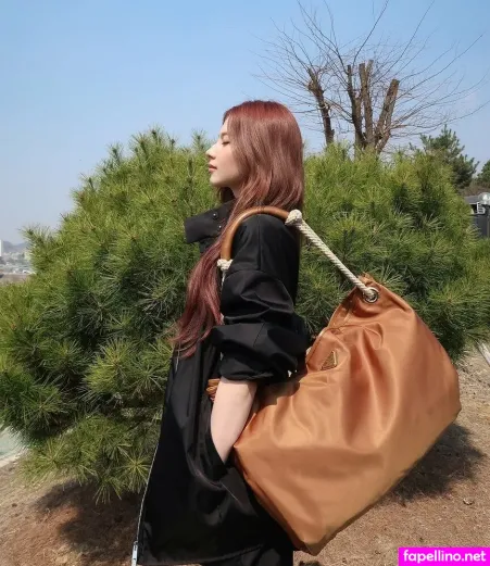Minatozaki Sana OnlyFans Thumbnail #qA0n4IVfXy