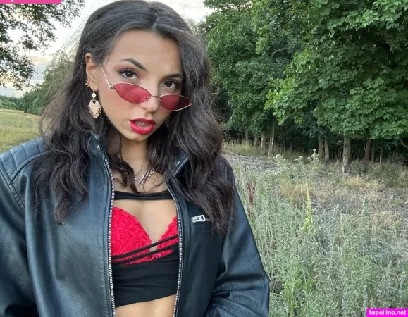 Minimitzi OnlyFans Thumbnail #4UTbODPoY5