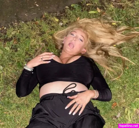 Minnie OnlyFans Thumbnail #B9CxX8F2WK