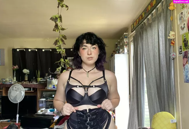 Minniealiencos OnlyFans Thumbnail #F4N7azVtF9