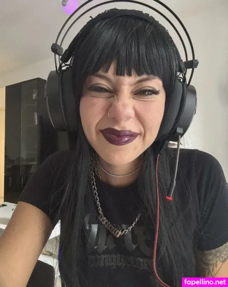 Mira Love OnlyFans Thumbnail #9qspOuruVv