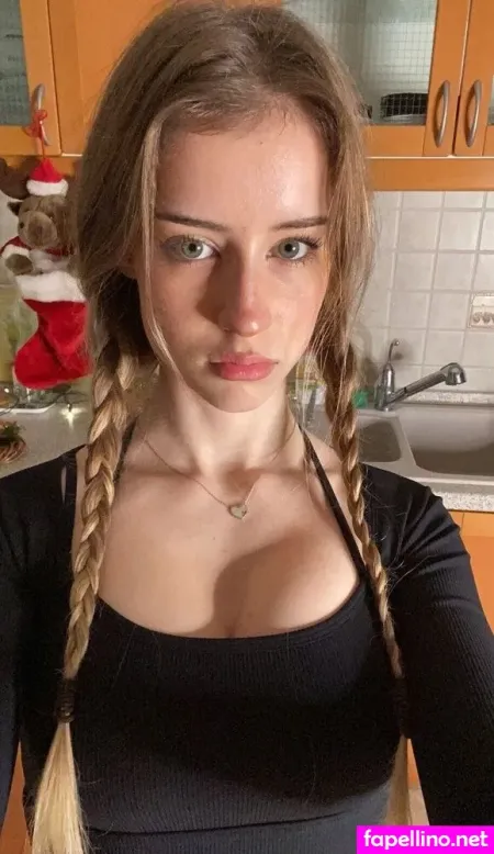 Mira Szalma 1 OnlyFans Thumbnail #et18R66vei