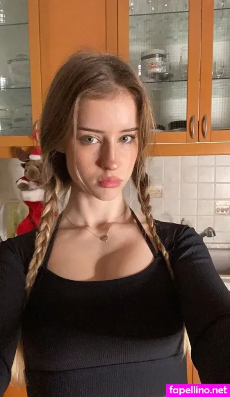 Mira Szalma 1 OnlyFans Thumbnail #oc0iR2J0hi