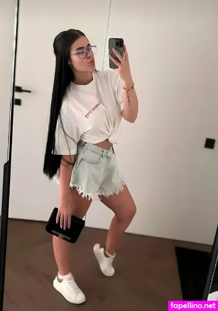 Miraclekamila OnlyFans Thumbnail #kPvrYP0LG8