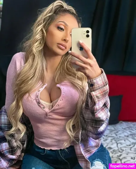 Mirahbellaofficial OnlyFans Thumbnail #m84kxBifRj
