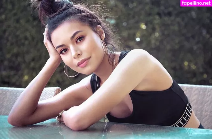 Miranda Cosgrove OnlyFans Thumbnail #cICxfIWmOg