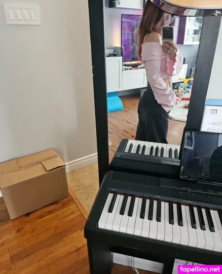 Mirlykitten OnlyFans Thumbnail #Ly4jMGugHr